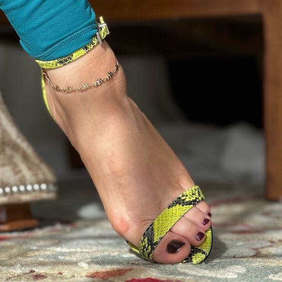 Neon sandals ankle strap heels - Picture 8 of 11